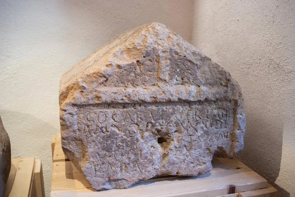 cippo funerario